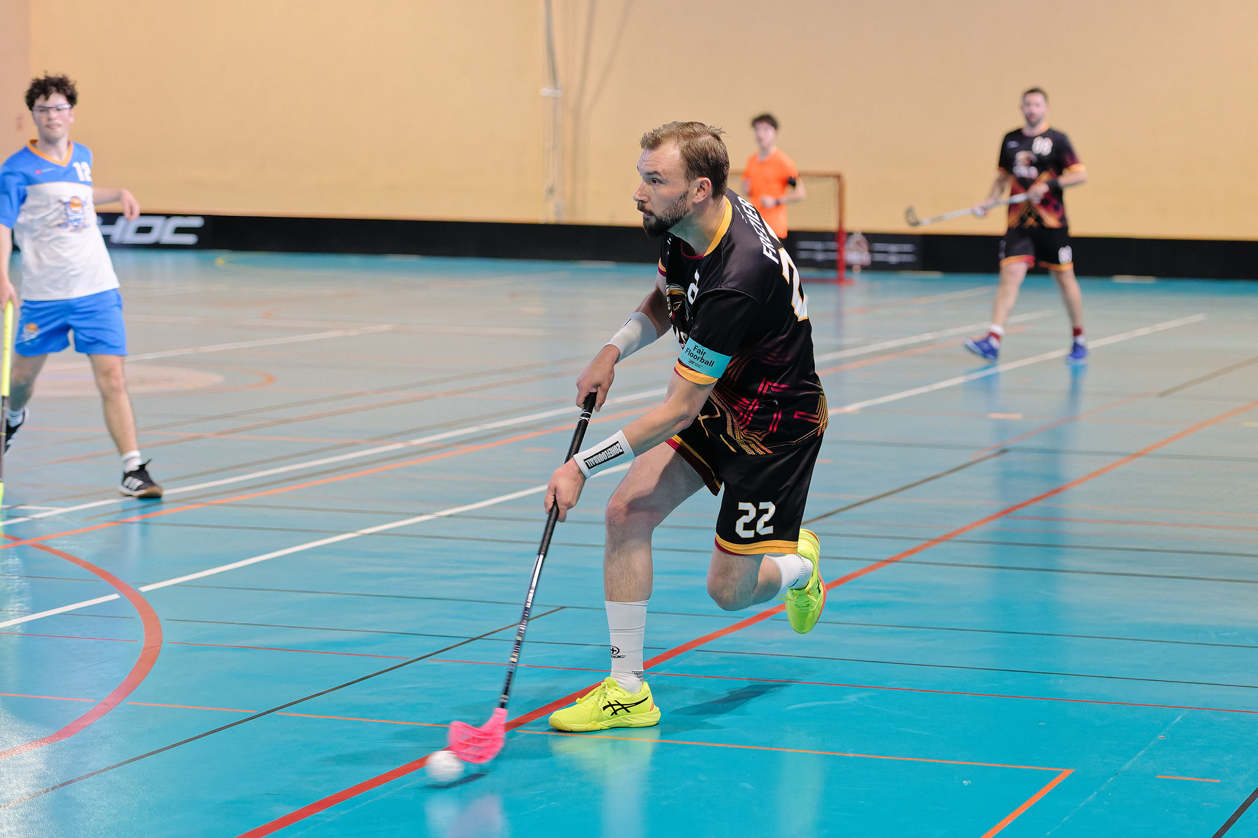 Joueur des Trolls en action avec sa crosse — Playoffs